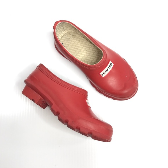red garden clogs